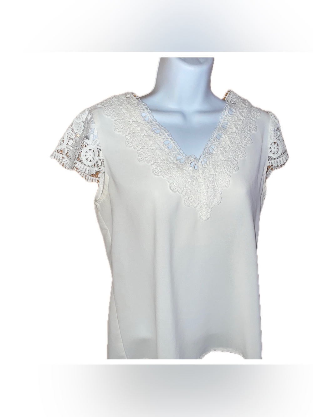 Lacey Trimmed Blouse 🤍